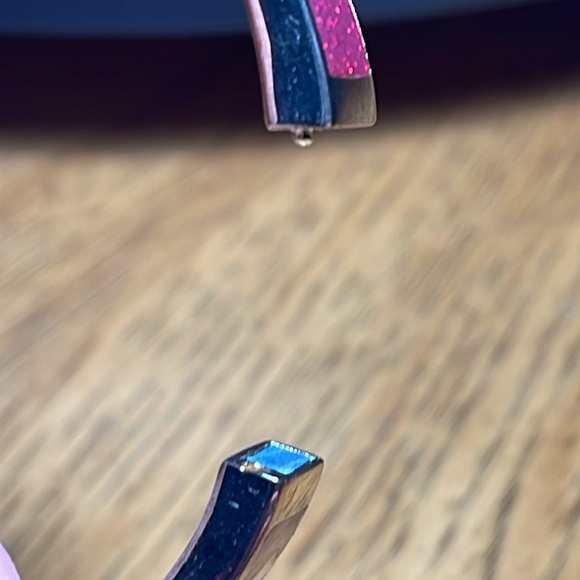 COACH SIGNATURE PUSH HINGED BANGLE RED GLITTER - Picture 13 of 15